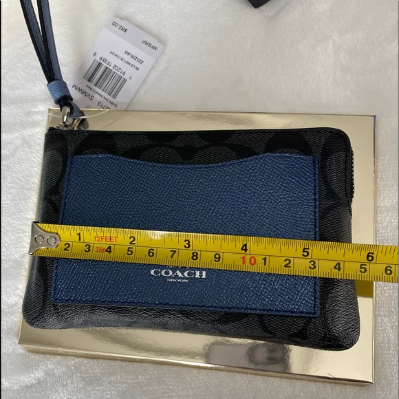 Coach Accesories/  Small Wristlet with Side Pocket 4”x6” - Picture 13 of 14